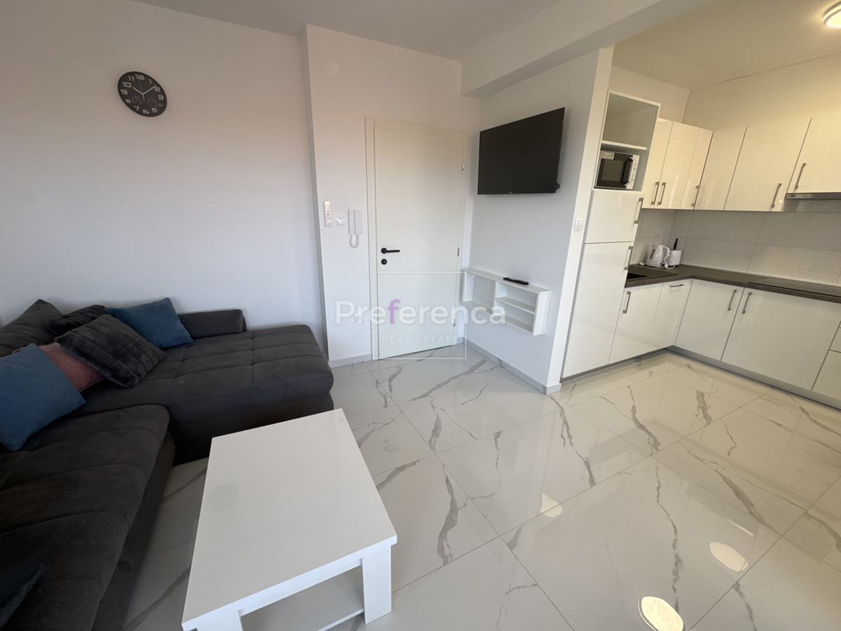 Novalja - appartamento bilocale al primo piano - edificio con piscina