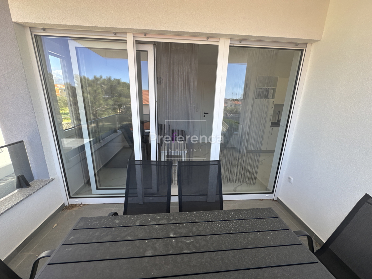 Novalja - appartamento bilocale al primo piano - edificio con piscina