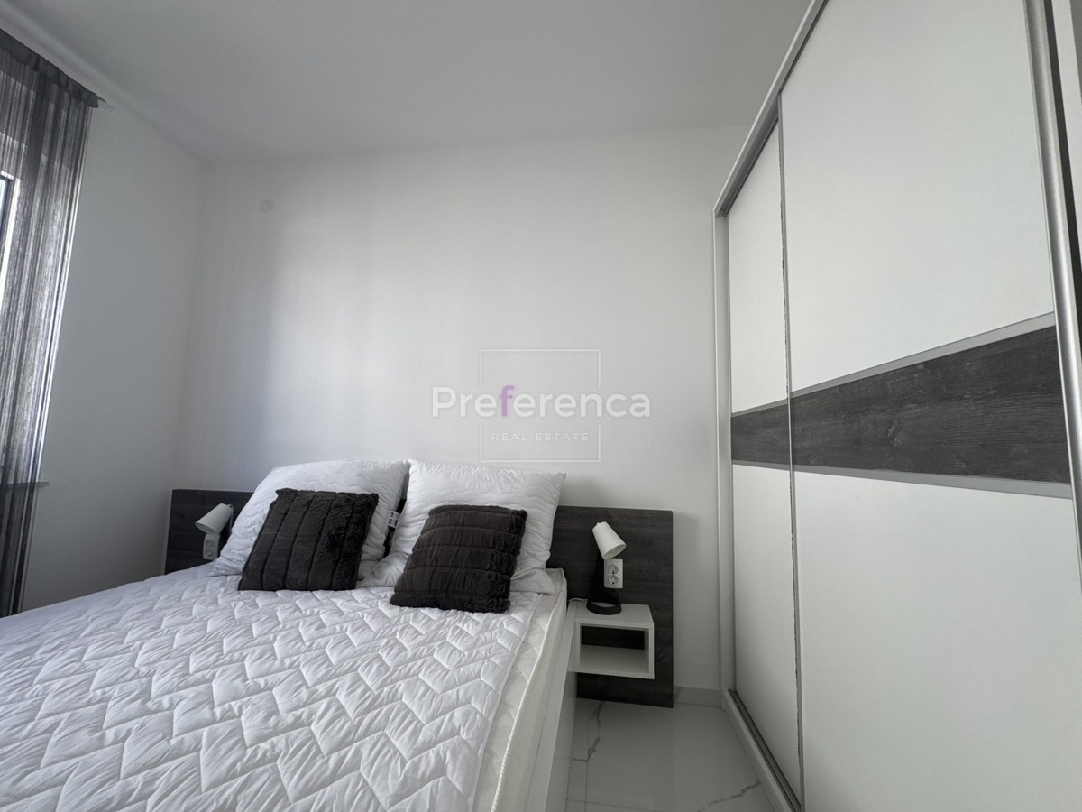 Novalja - appartamento bilocale al primo piano - edificio con piscina