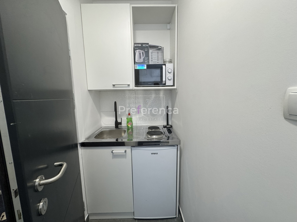 Novalja - appartamento bilocale al primo piano - edificio con piscina