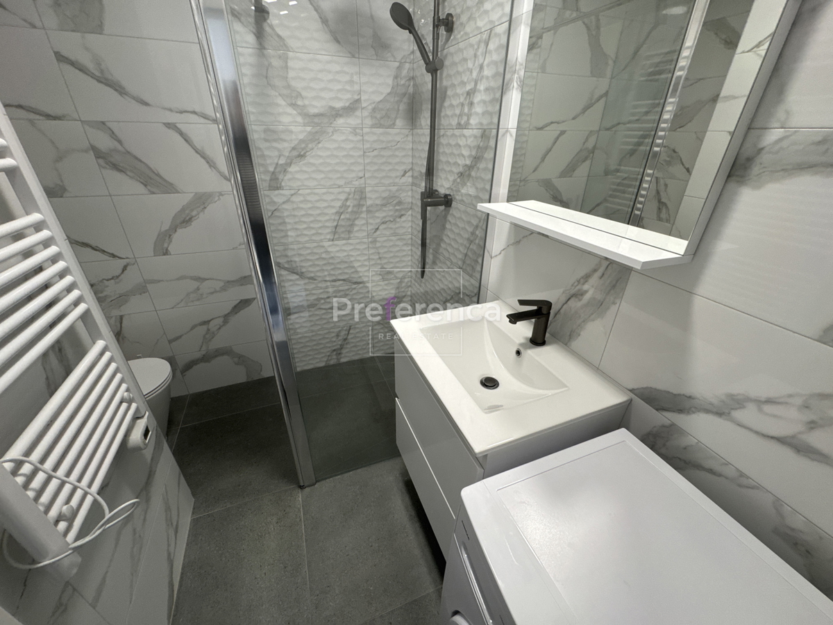 Novalja - appartamento bilocale al primo piano - edificio con piscina