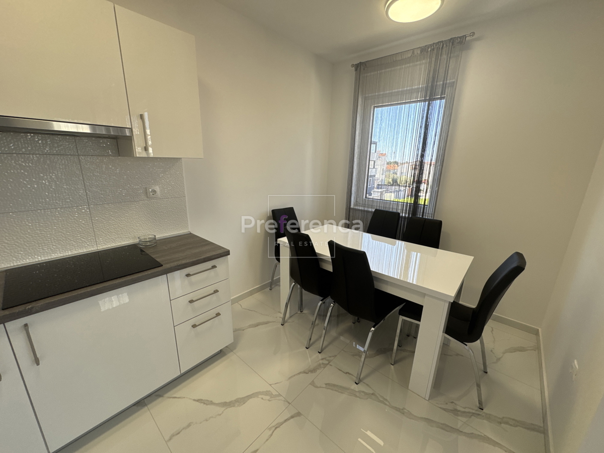 Novalja - appartamento bilocale al primo piano - edificio con piscina