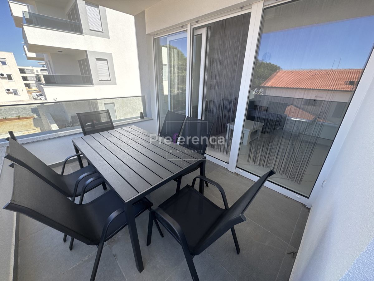 Novalja - appartamento bilocale al primo piano - edificio con piscina