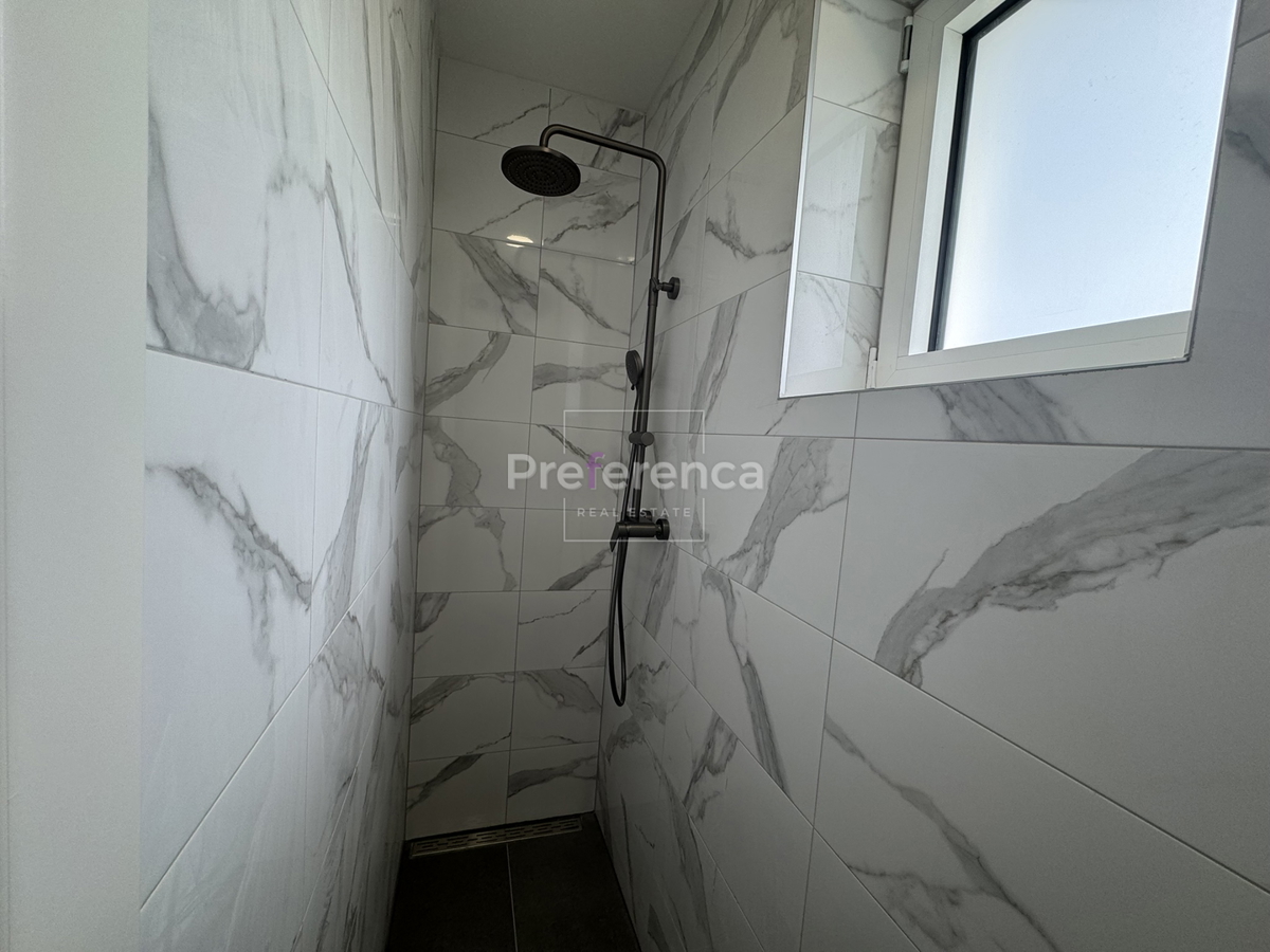 Novalja - appartamento bilocale al primo piano - edificio con piscina