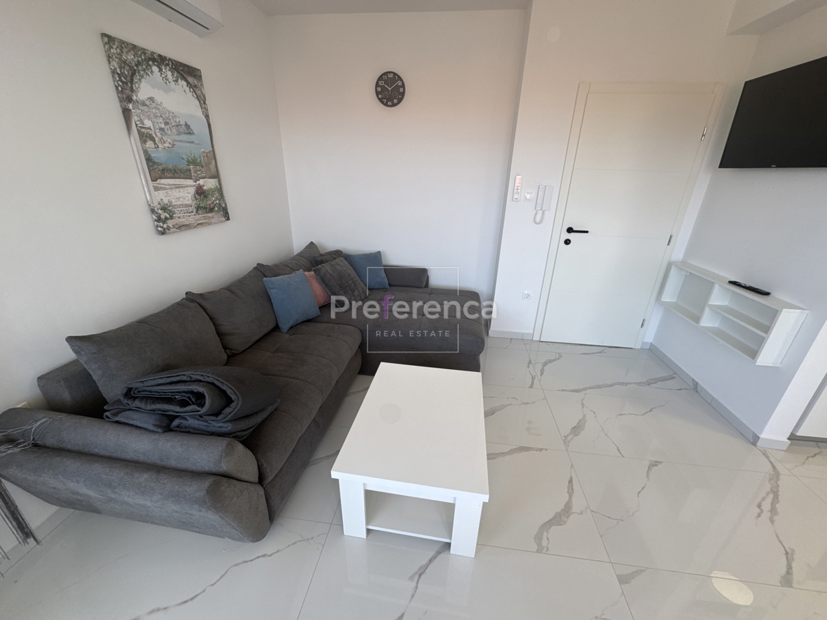 Novalja - appartamento bilocale al primo piano - edificio con piscina