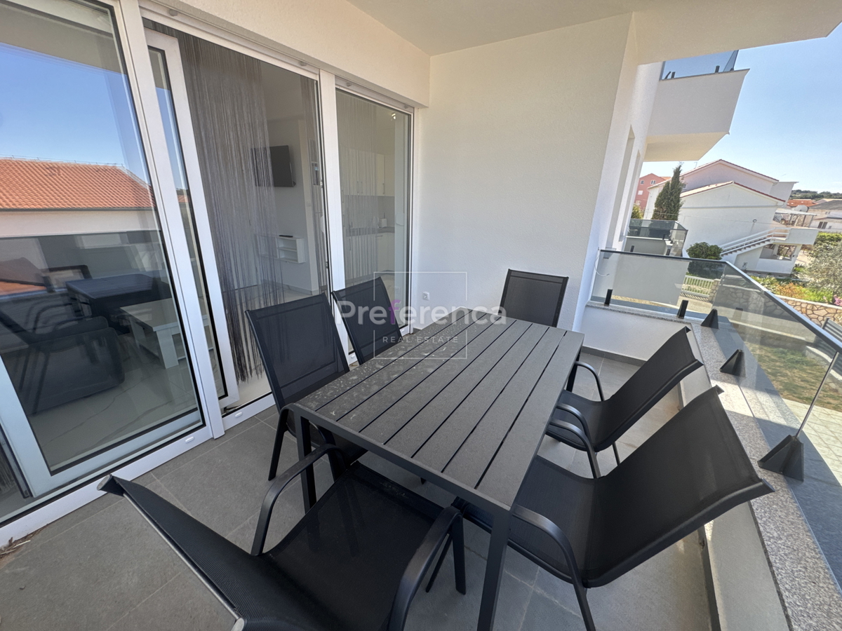 Novalja - appartamento bilocale al primo piano - edificio con piscina