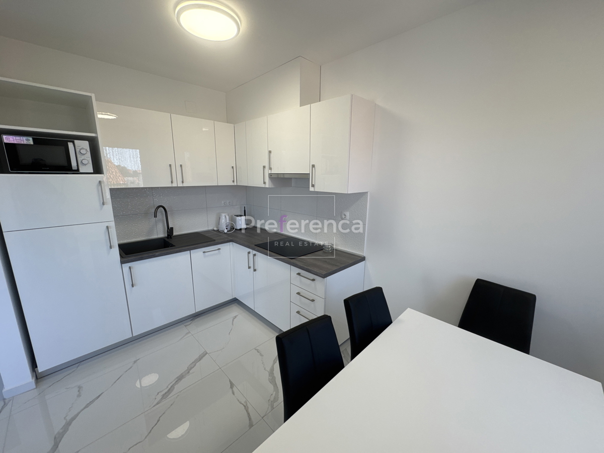 Novalja - appartamento bilocale al primo piano - edificio con piscina