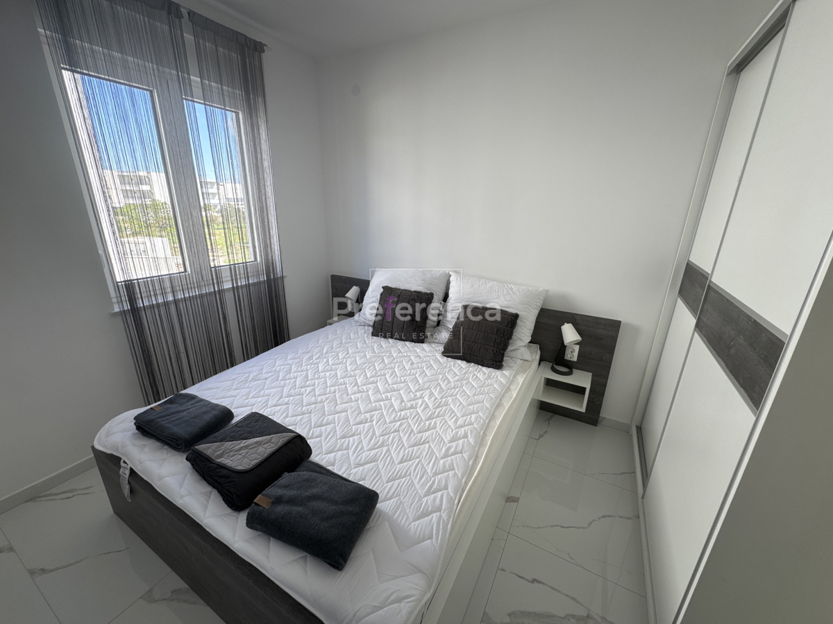 Novalja - appartamento bilocale al primo piano - edificio con piscina