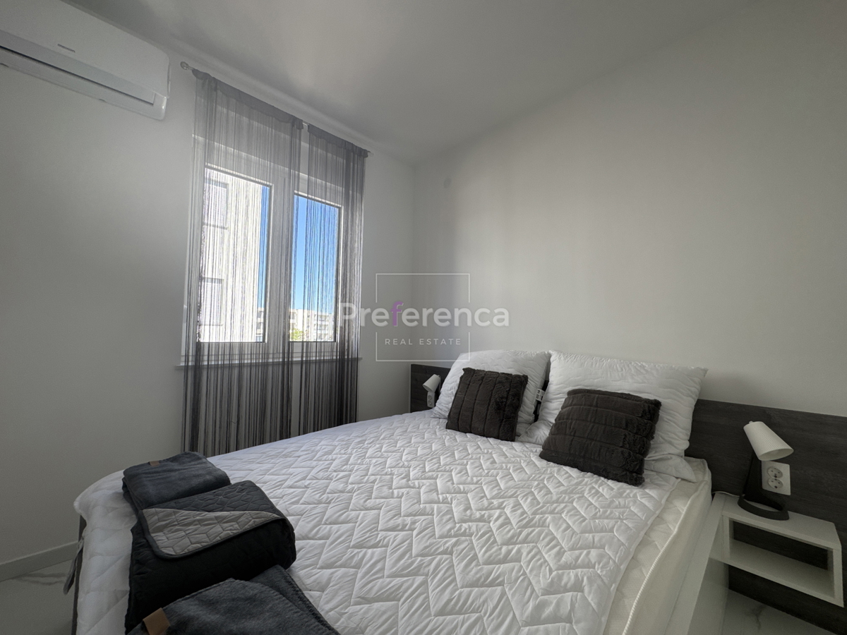 Novalja - appartamento bilocale al primo piano - edificio con piscina