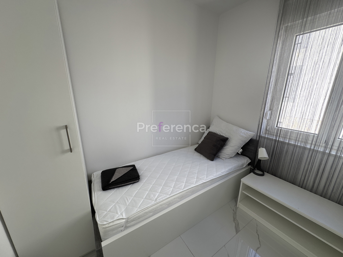 Novalja - appartamento bilocale al primo piano - edificio con piscina