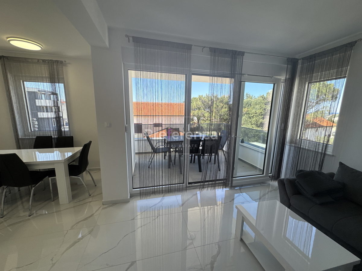 Novalja - appartamento bilocale al primo piano - edificio con piscina