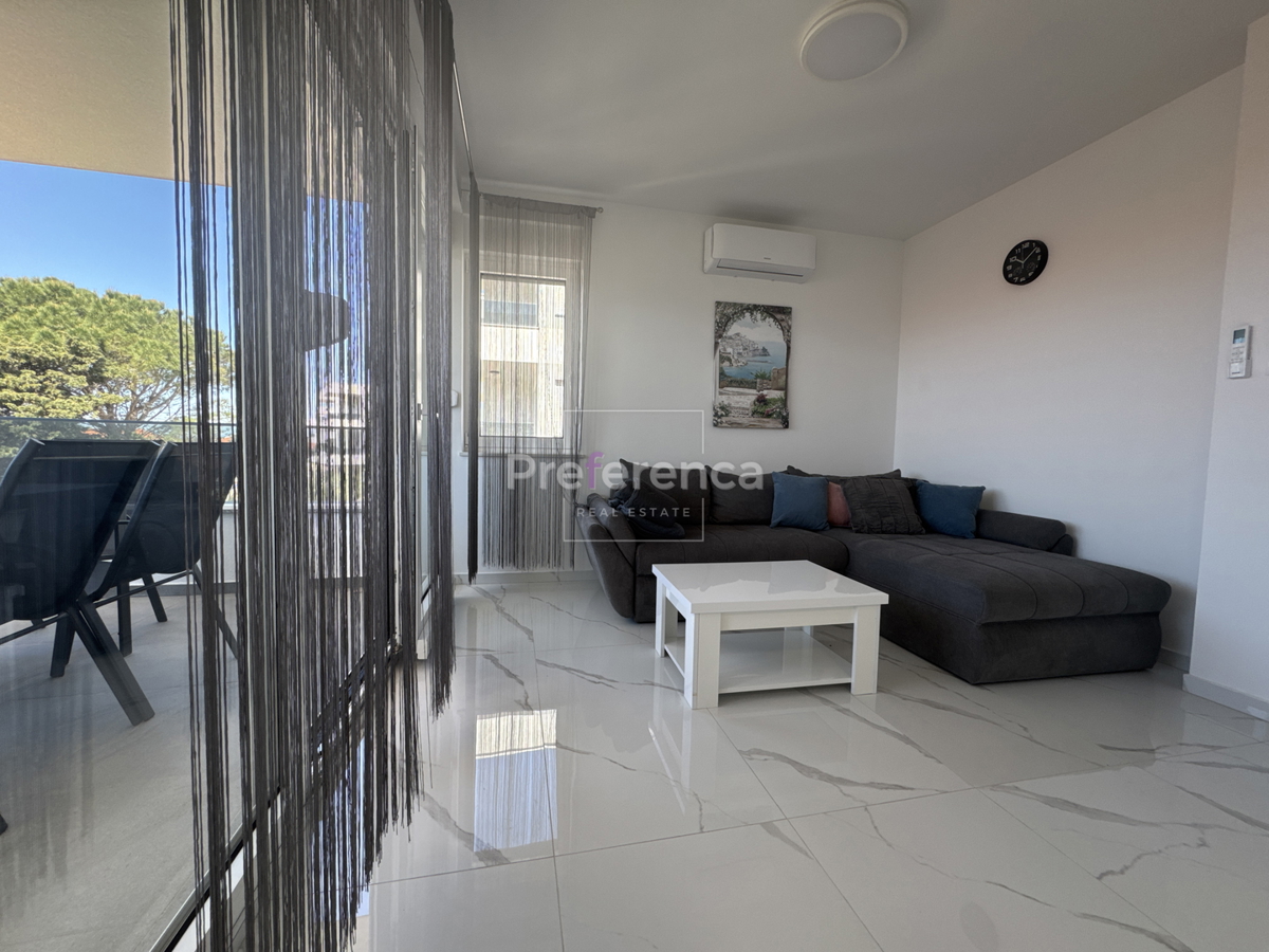 Novalja - appartamento bilocale al primo piano - edificio con piscina