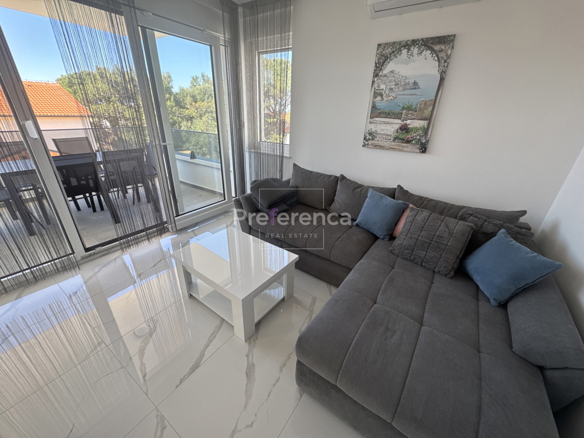 Novalja - appartamento bilocale al primo piano - edificio con piscina