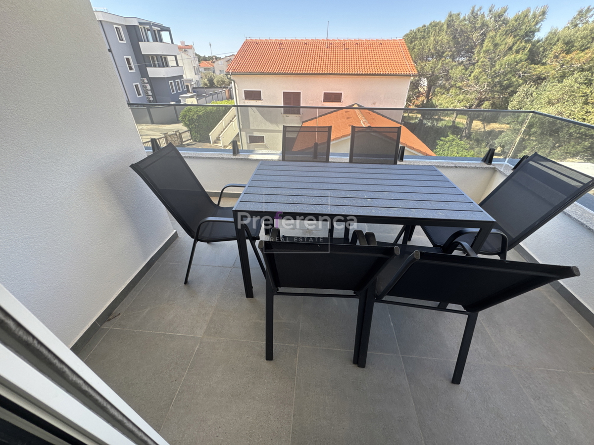 Novalja - appartamento bilocale al primo piano - edificio con piscina