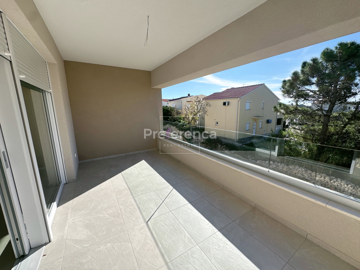 Povljana - appartamento bilocale al piano terra con giardino