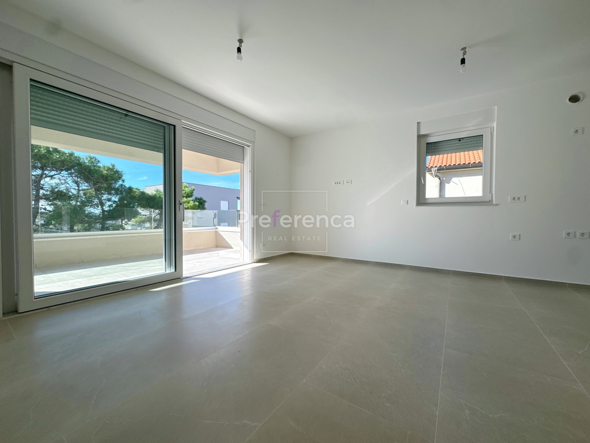 Povljana - appartamento bilocale al piano terra con giardino