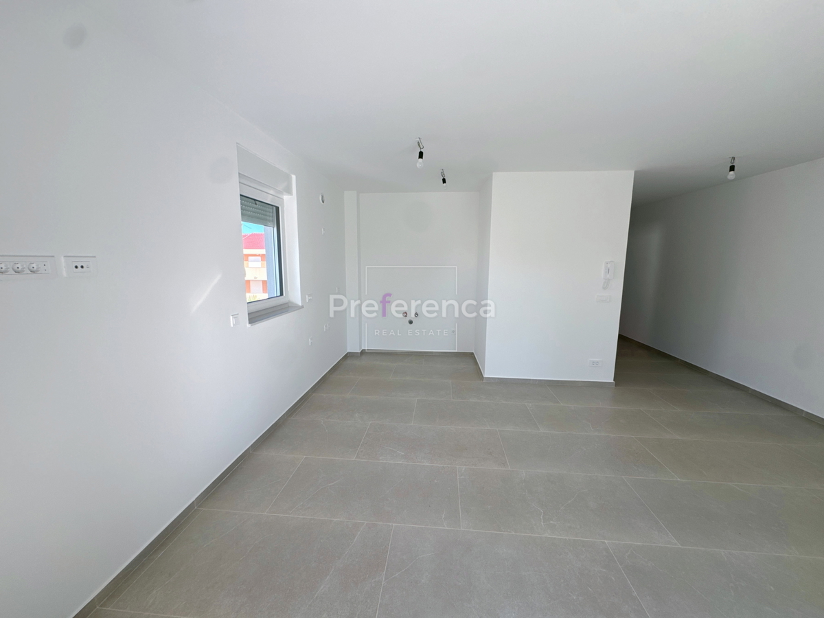 Povljana - appartamento bilocale al piano terra con giardino