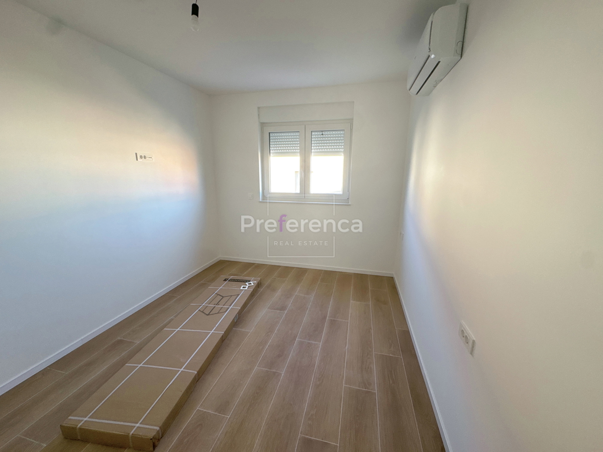 Povljana - appartamento bilocale al piano terra con giardino