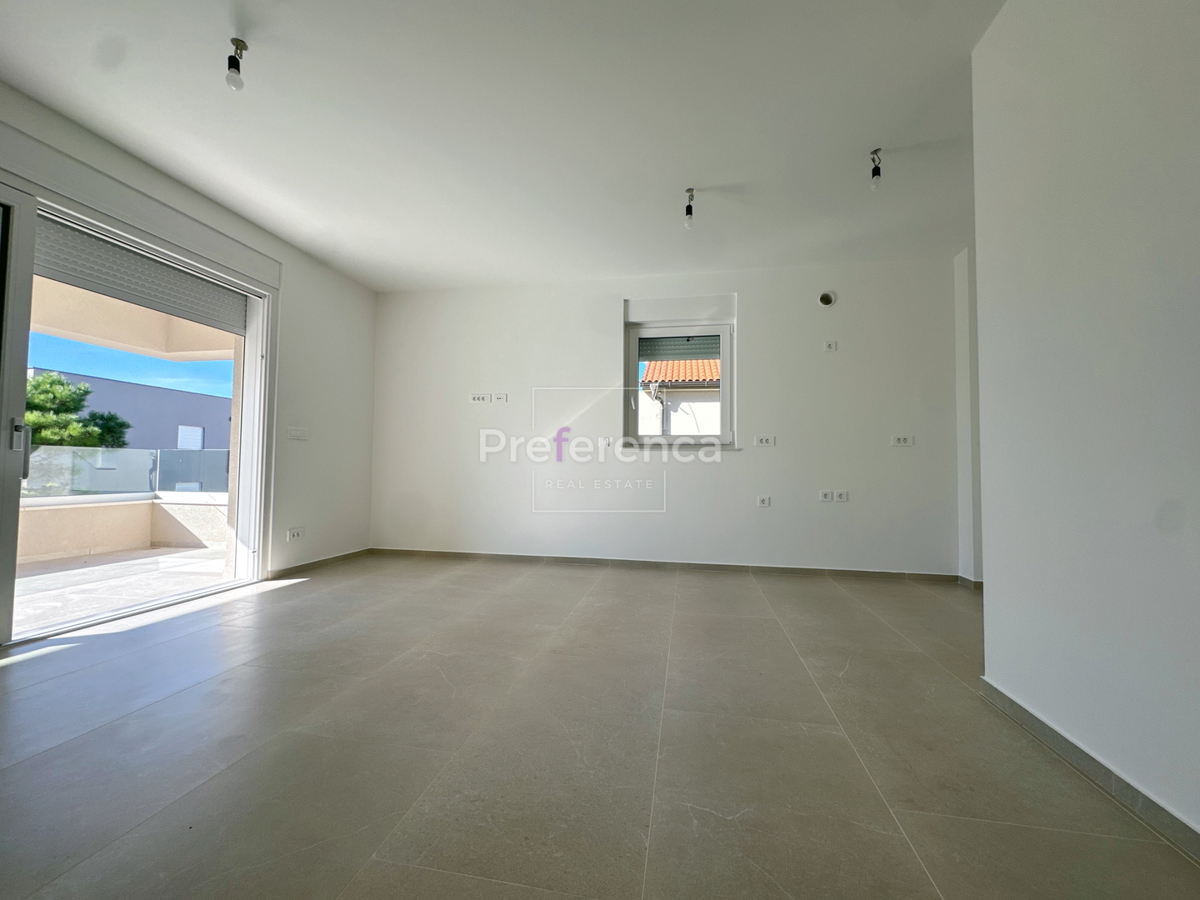 Povljana - appartamento bilocale al piano terra con giardino