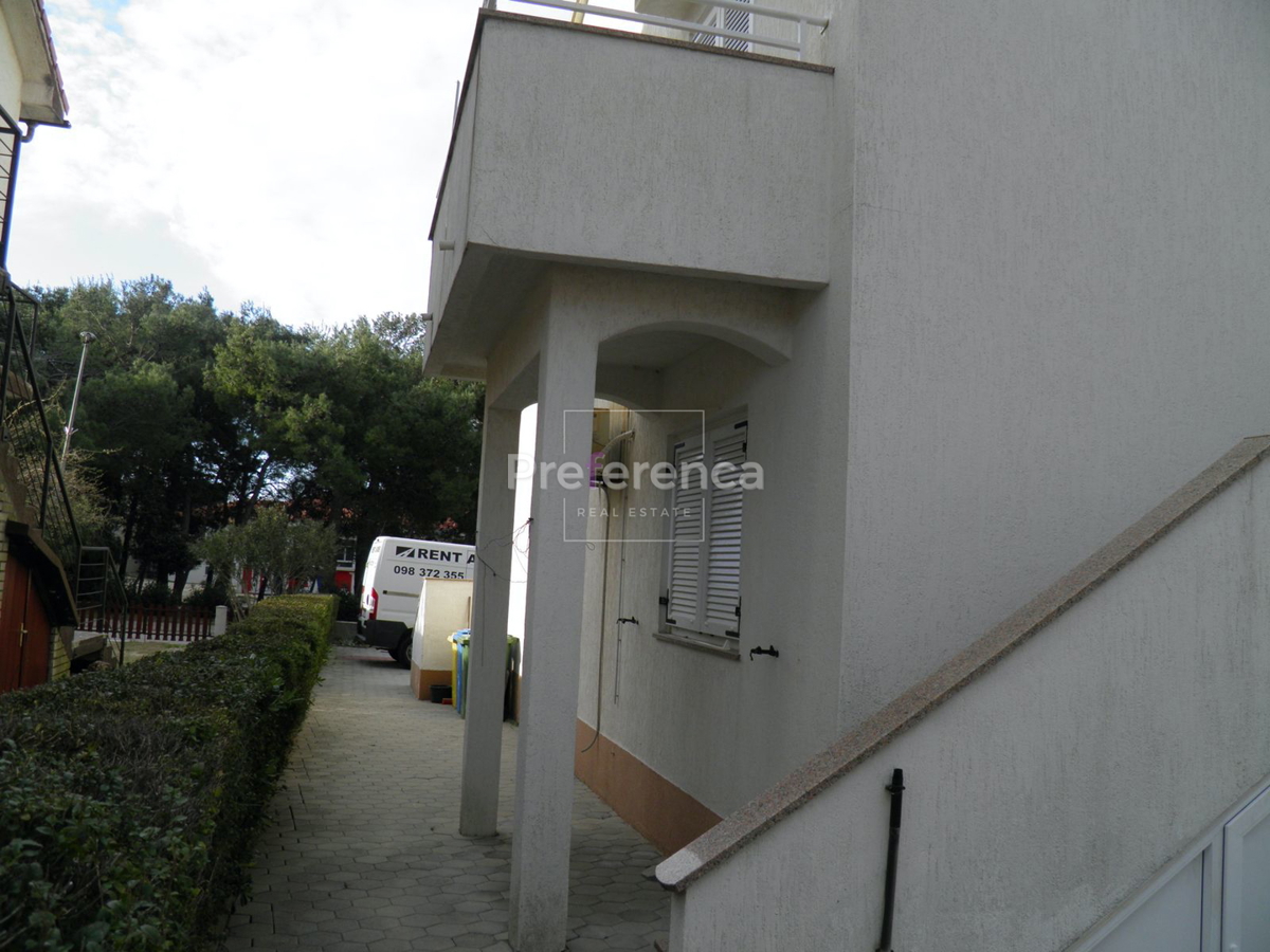 Novalja - casa con 4 appartamenti