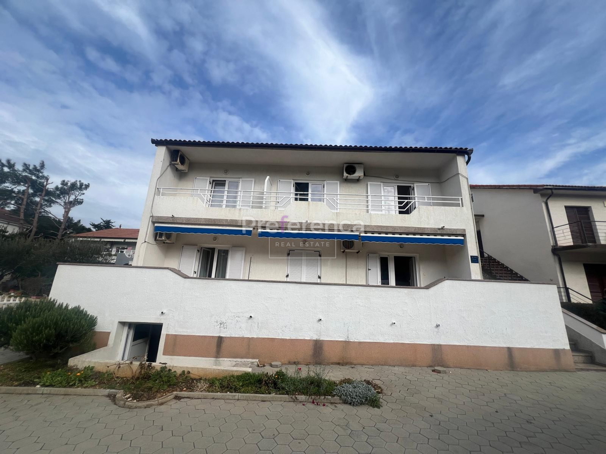 Novalja - casa con 4 appartamenti