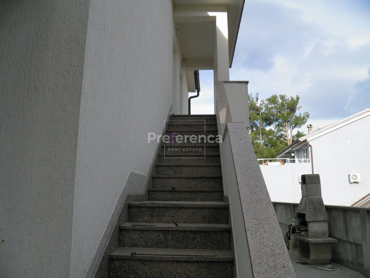 Novalja - casa con 4 appartamenti