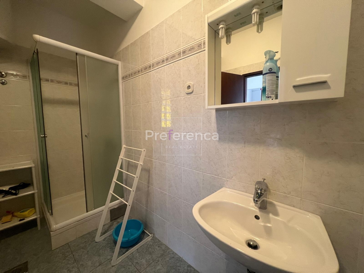 Novalja - casa con 4 appartamenti