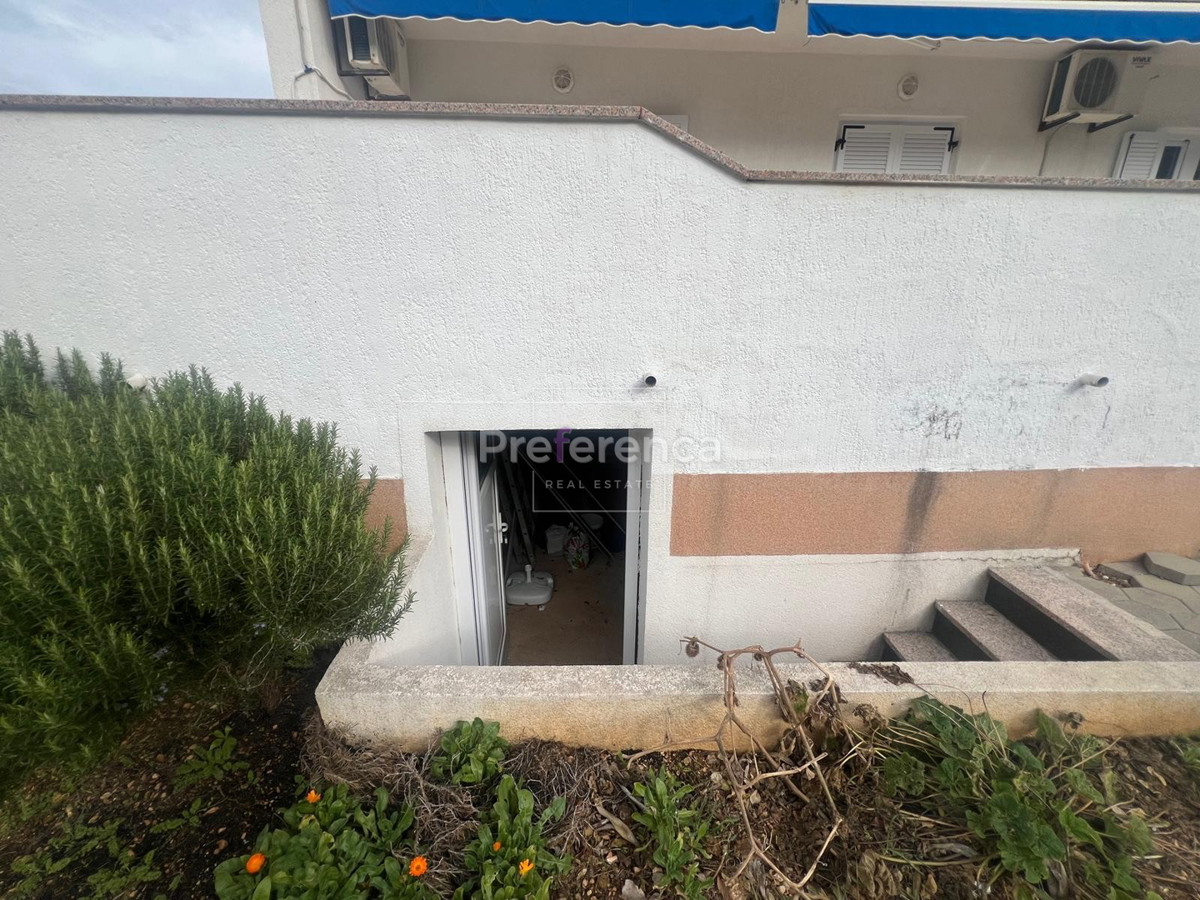 Novalja - casa con 4 appartamenti