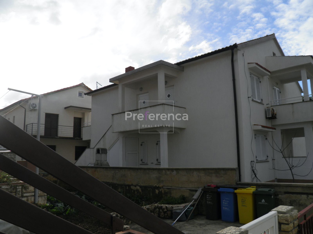 Novalja - casa con 4 appartamenti