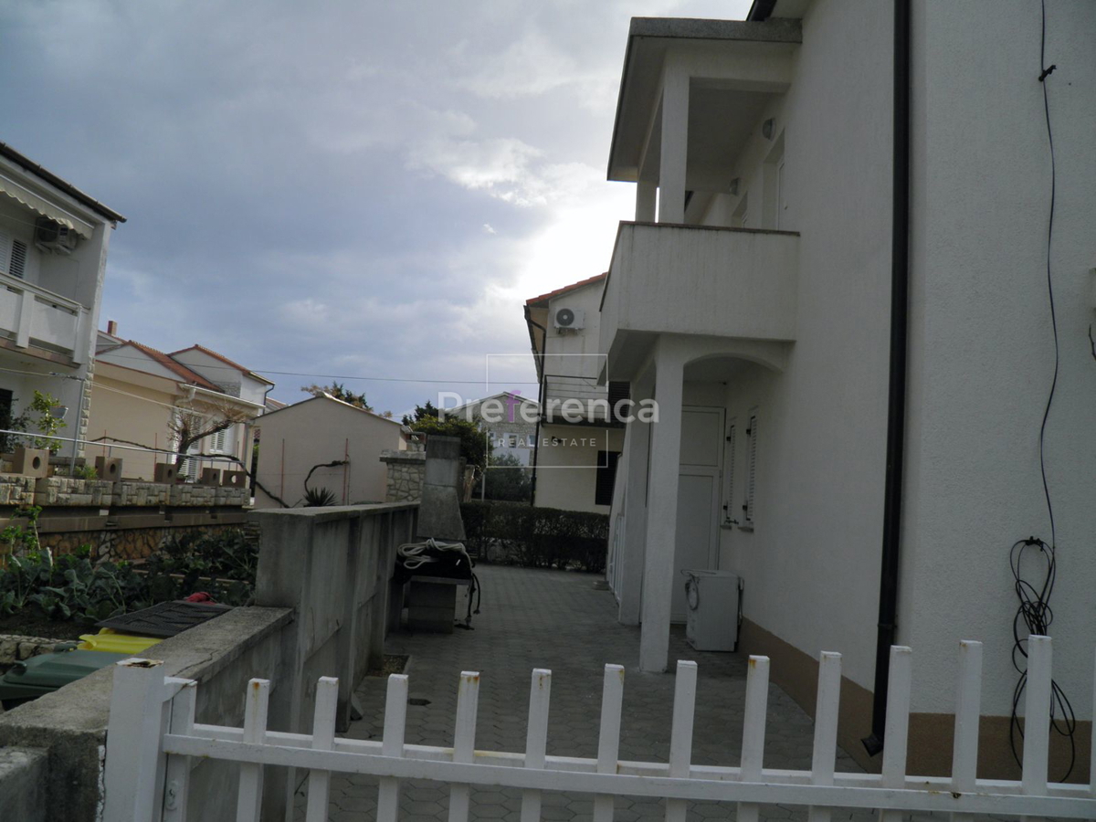 Novalja - casa con 4 appartamenti