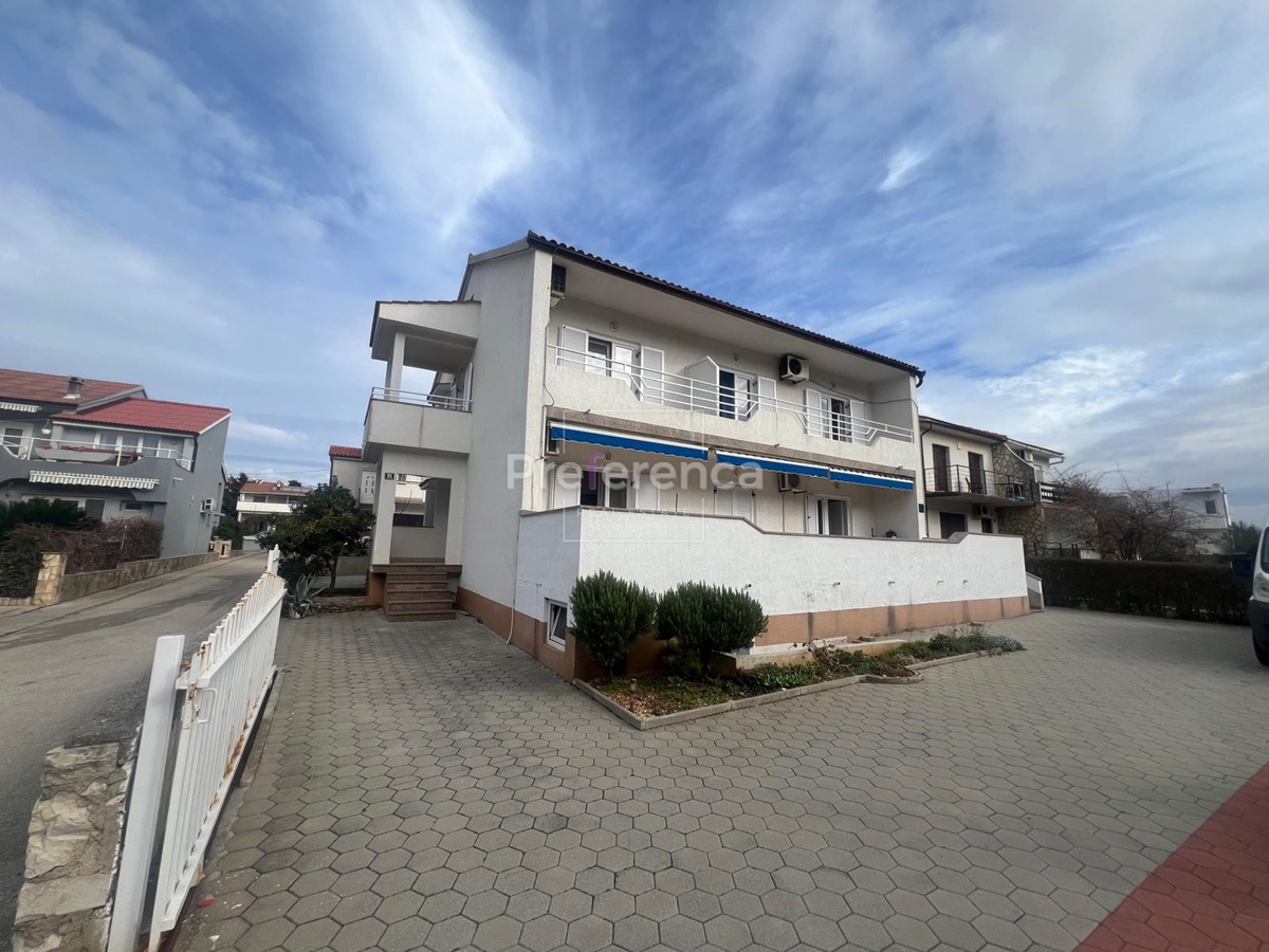 Novalja - casa con 4 appartamenti