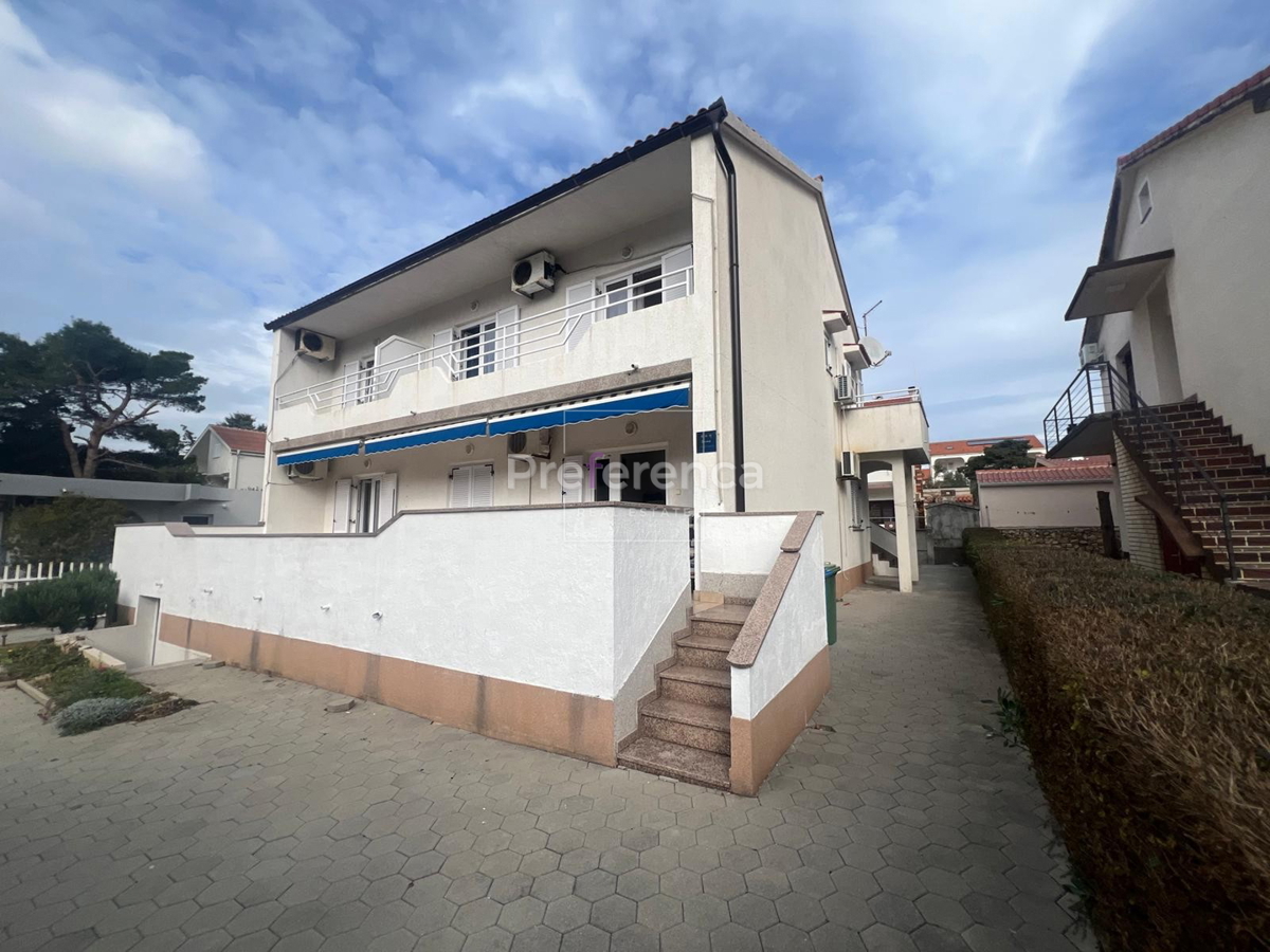 Novalja - casa con 4 appartamenti