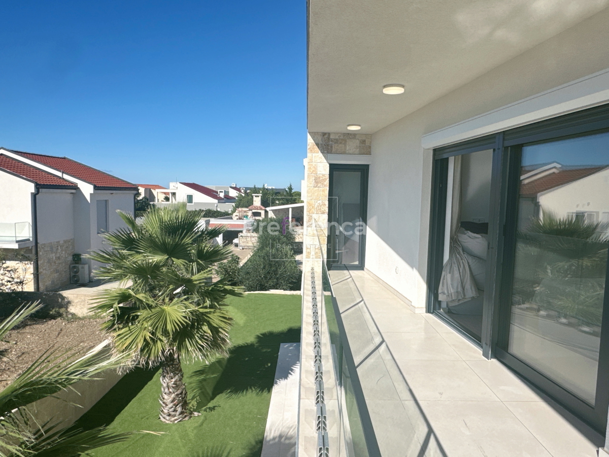 Škuncini stani, Novalja - villa moderna con piscina