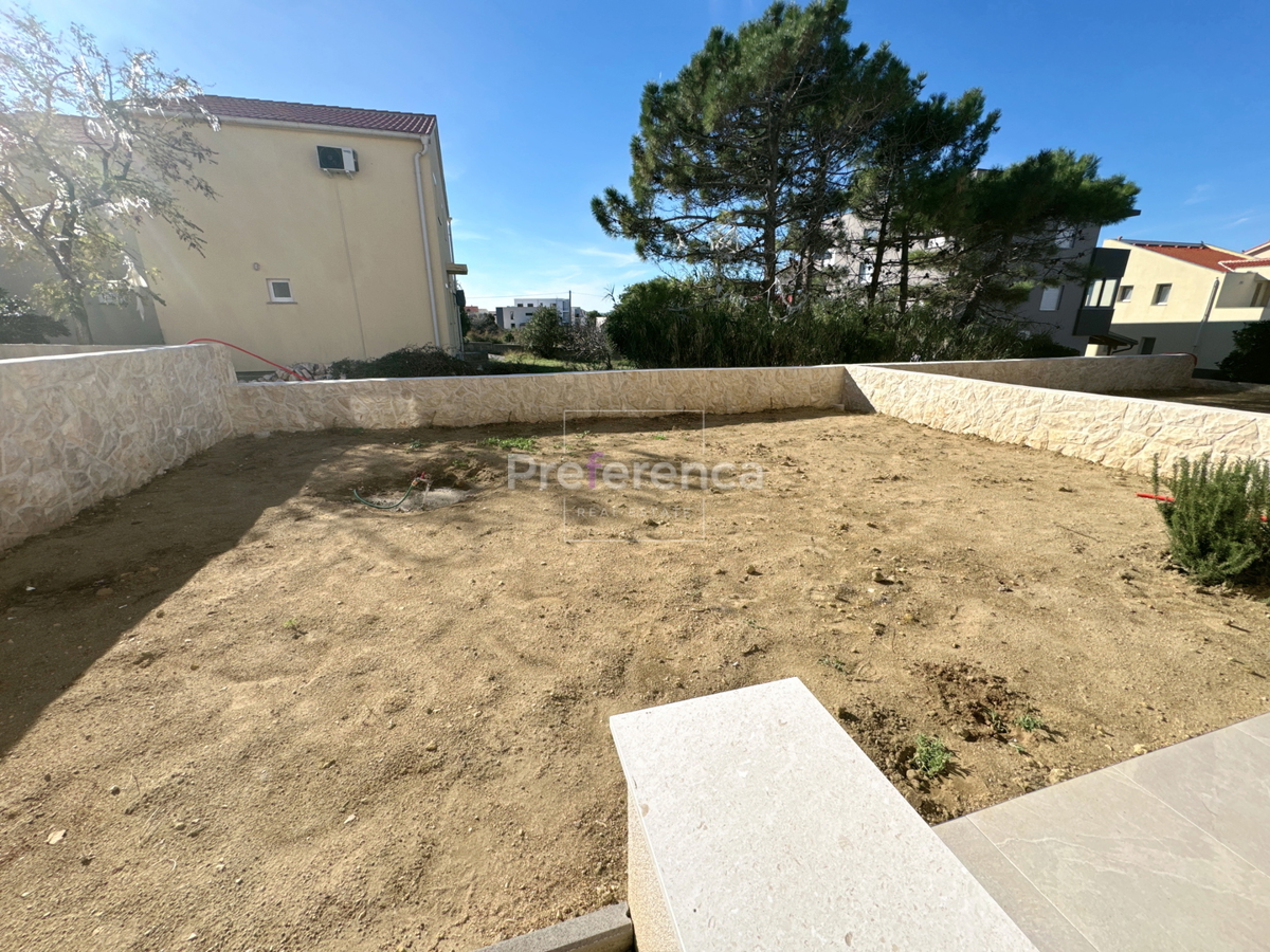 Povljana - appartamento bilocale al piano terra con giardino