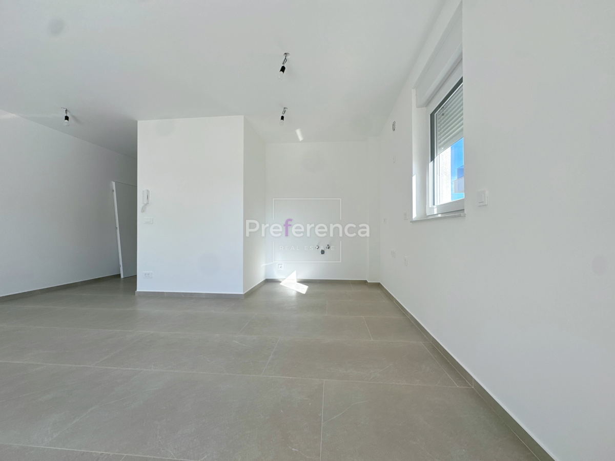 Povljana - appartamento bilocale al piano terra con giardino