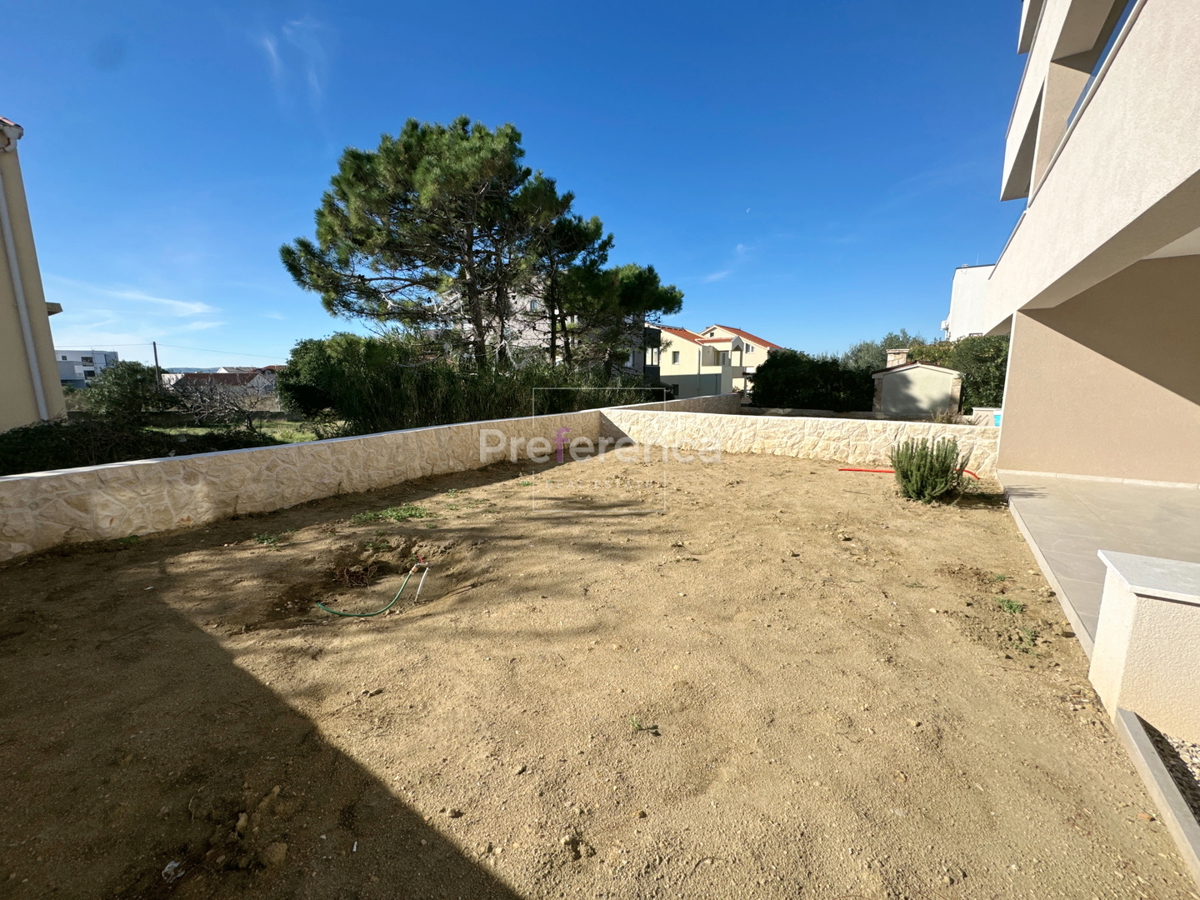 Povljana - appartamento bilocale al piano terra con giardino