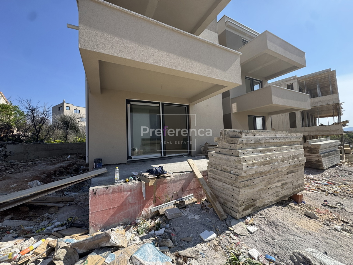 Novalja - appartamento bilocale al piano terra con giardino