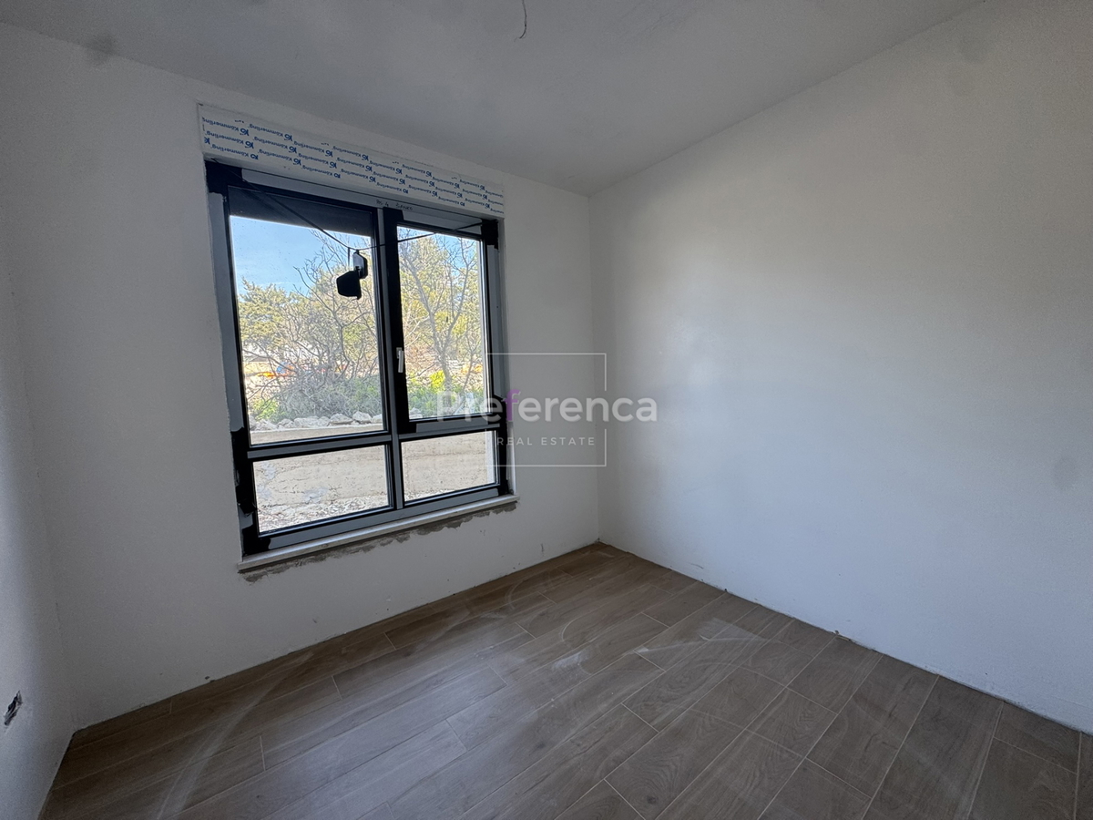 Novalja - appartamento bilocale al piano terra con giardino