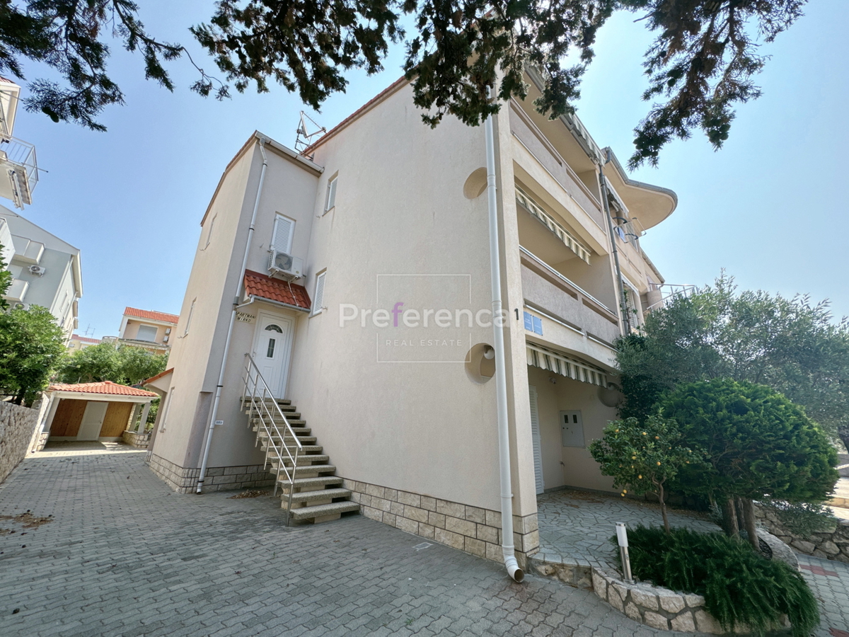 Novalja - casa con 5 appartamenti vicino al mare