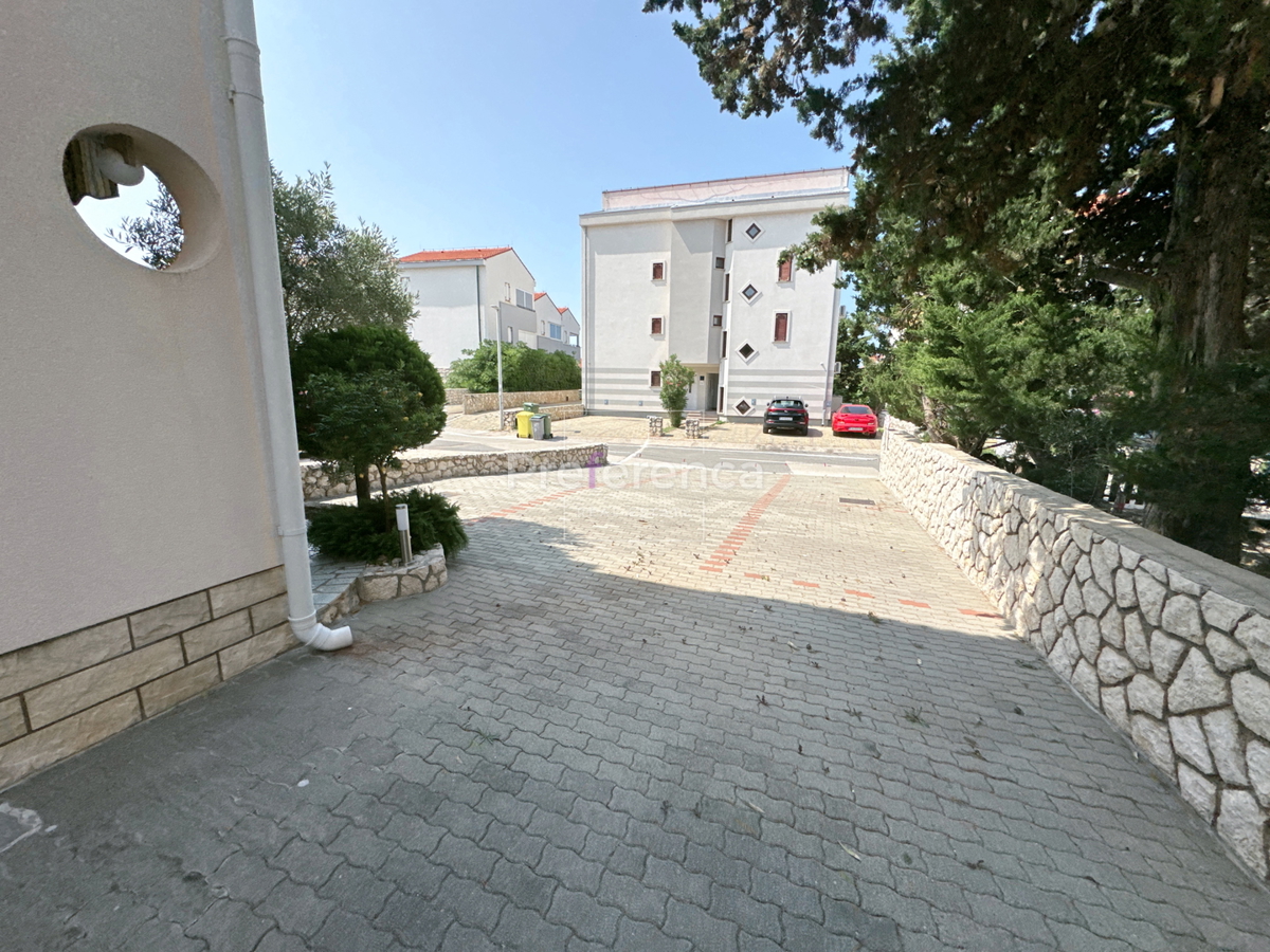 Novalja - casa con 5 appartamenti vicino al mare