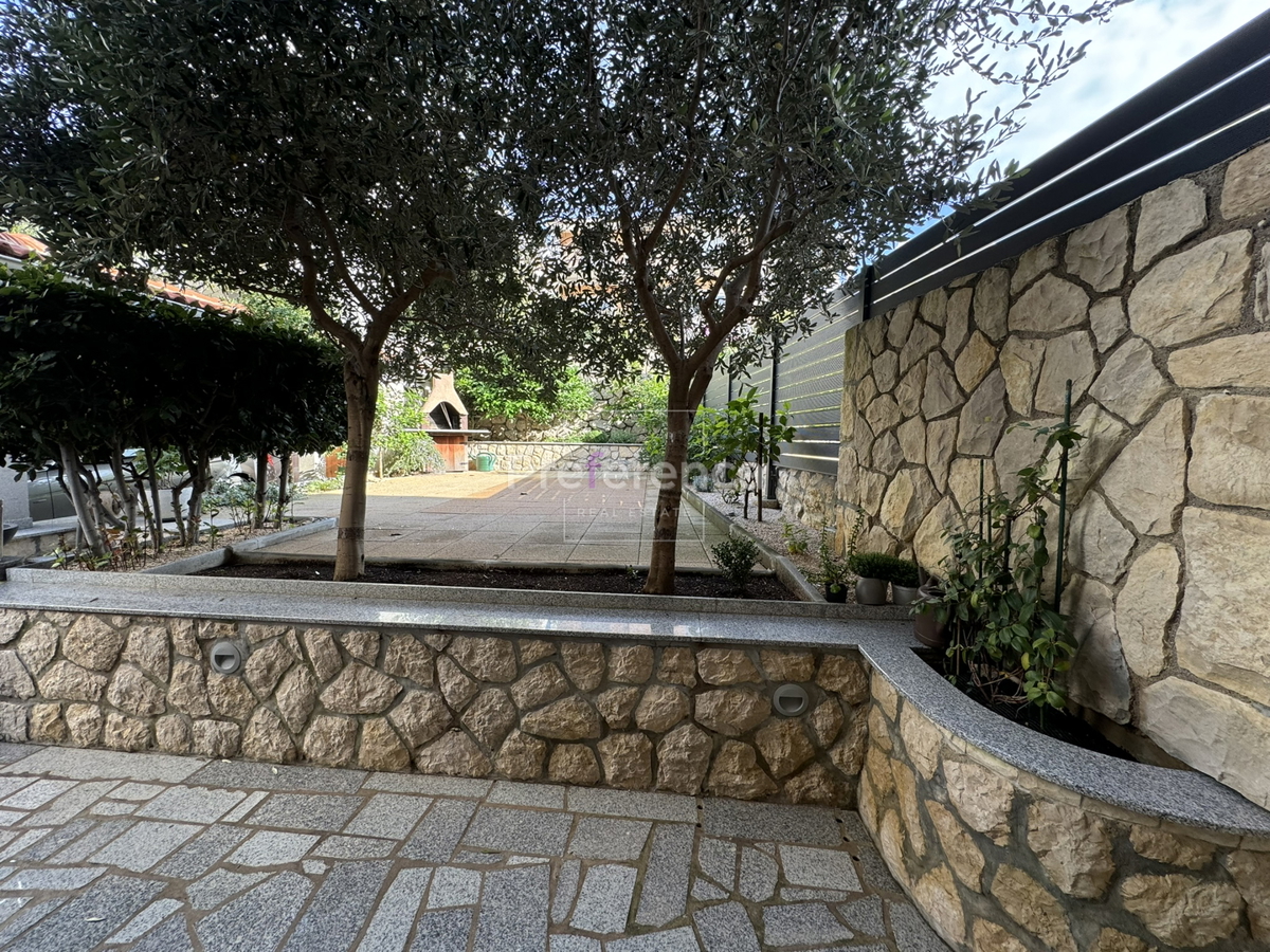 Novalja - casa con 5 appartamenti vicino al mare