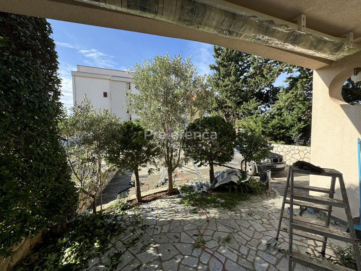 Novalja - casa con 5 appartamenti vicino al mare