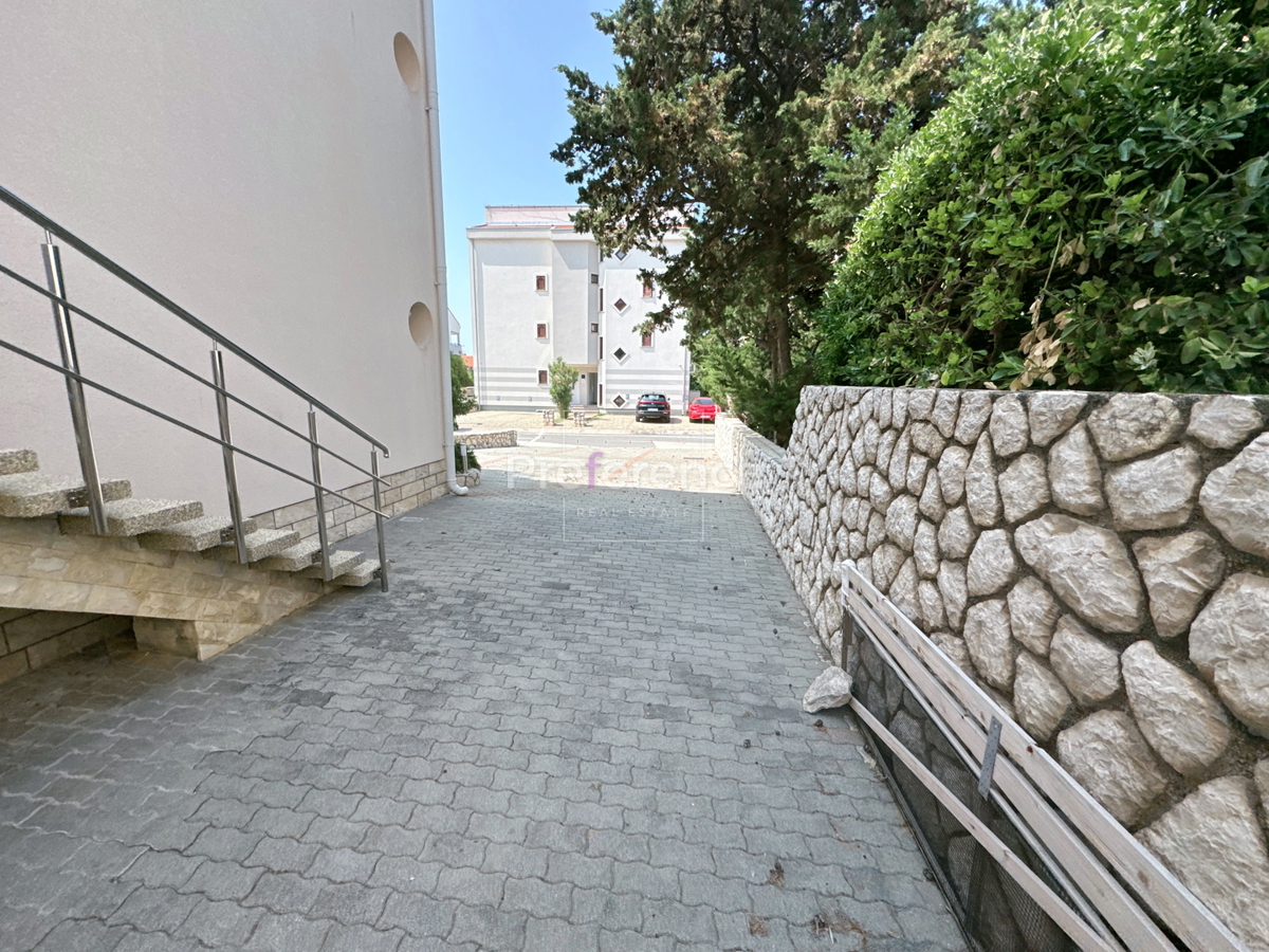 Novalja - casa con 5 appartamenti vicino al mare