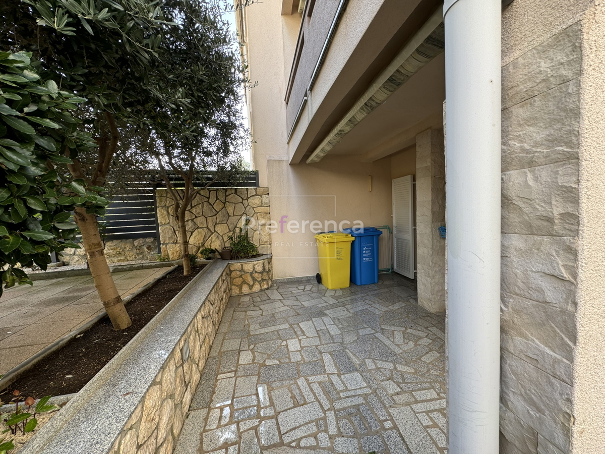 Novalja - casa con 5 appartamenti vicino al mare