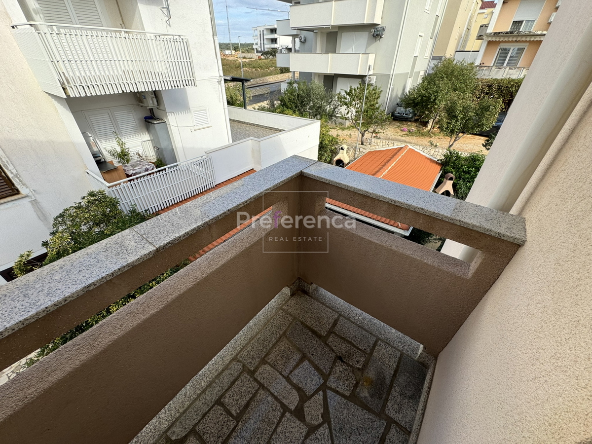 Novalja - casa con 5 appartamenti vicino al mare