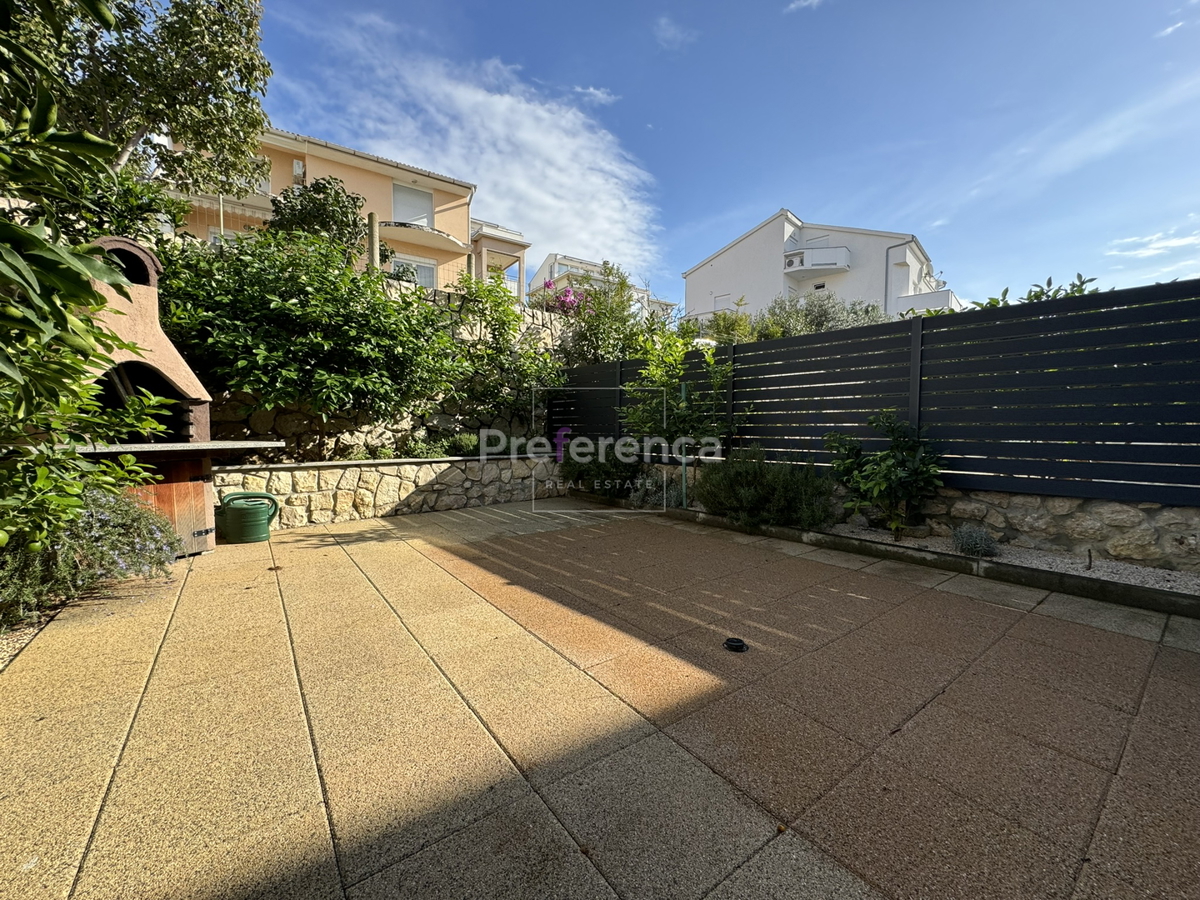 Novalja - casa con 5 appartamenti vicino al mare