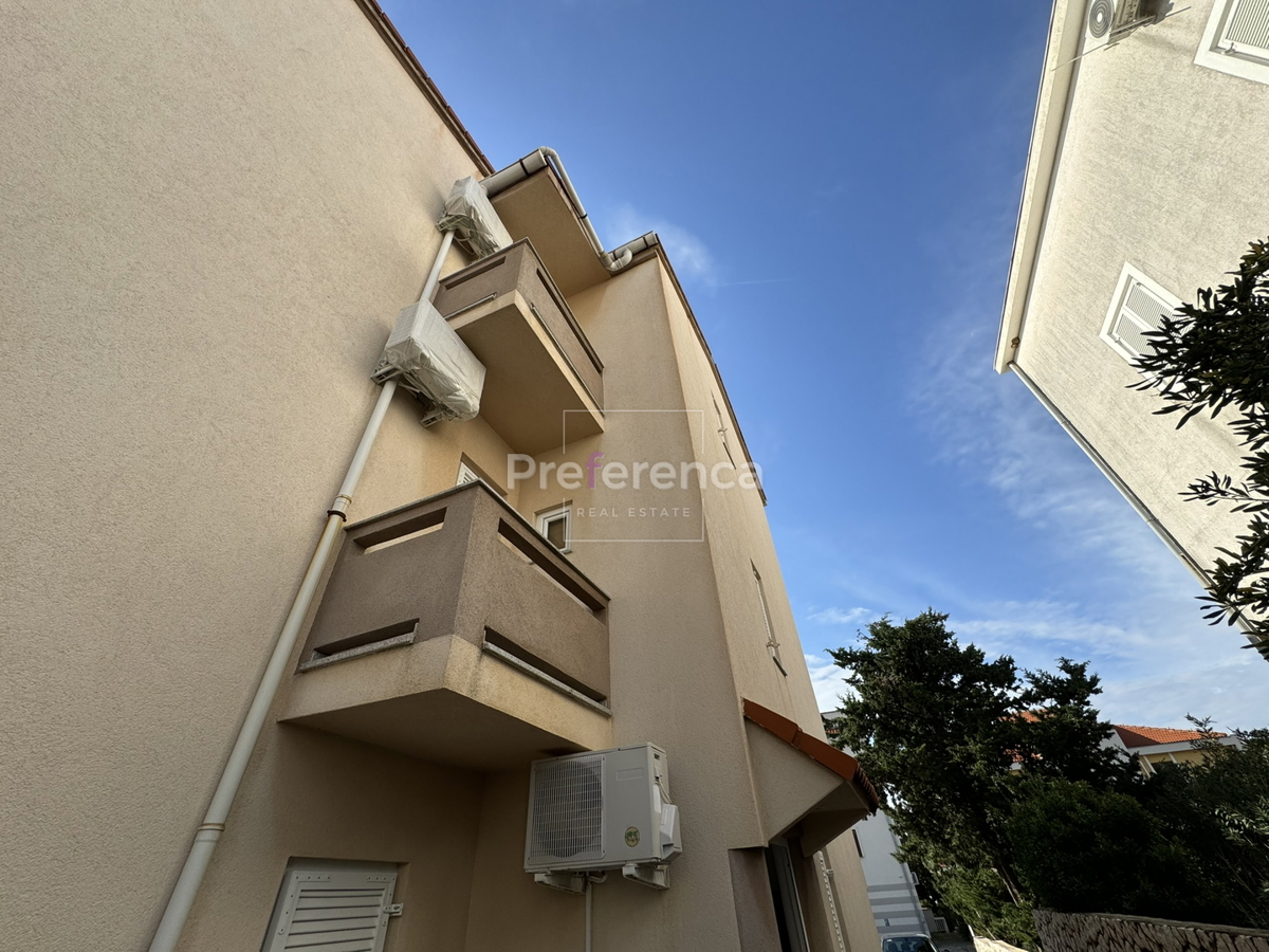 Novalja - casa con 5 appartamenti vicino al mare