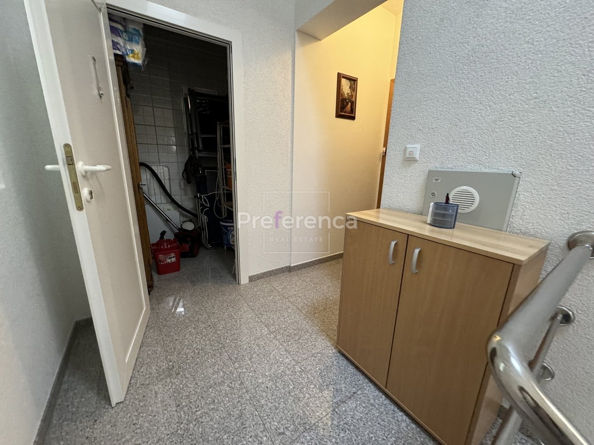 Novalja - casa con 5 appartamenti vicino al mare