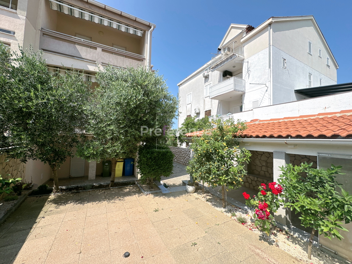 Novalja - casa con 5 appartamenti vicino al mare