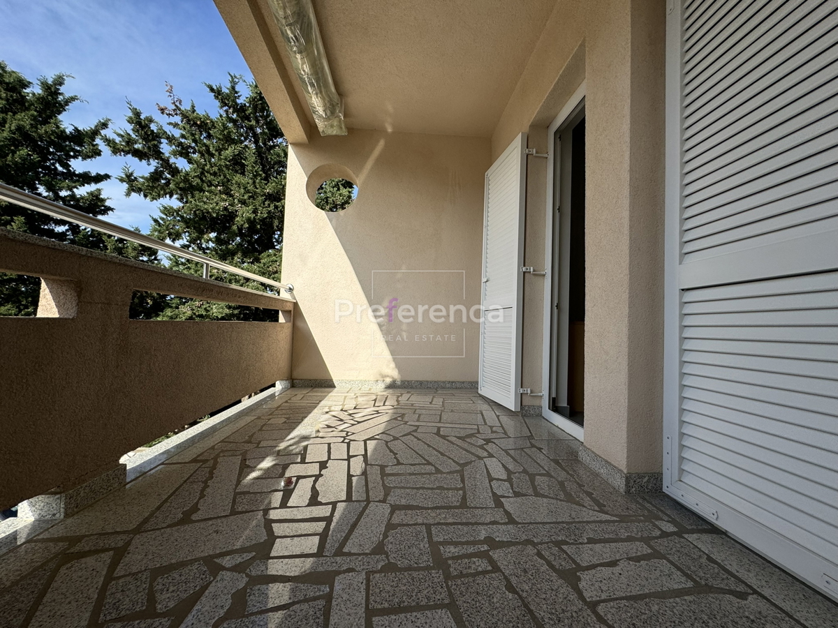 Novalja - casa con 5 appartamenti vicino al mare